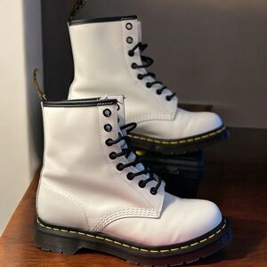 Doc Martens Women's Size 7
17821 White Boots Docs Air Wair